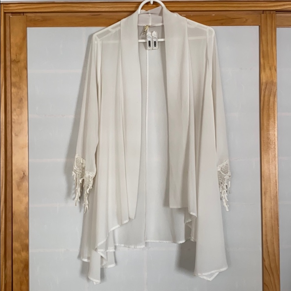 White kimono with lace sleeves